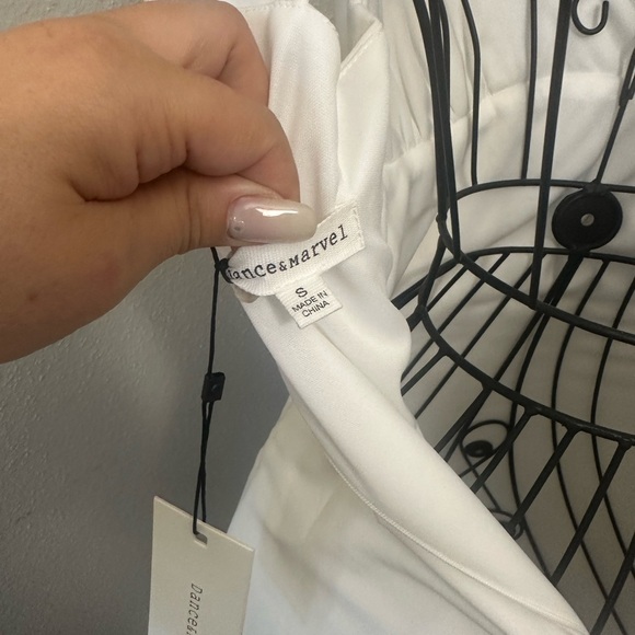 Dance & Marvel White Bodycon Mini Dress with Sweetheart Neckline - Picture 5 of 10